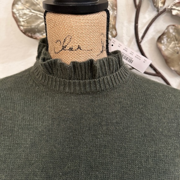 NWT J. Crew Green Mock Neck Ruffle Collar Knit Sweater Size Medium - Picture 2 of 8